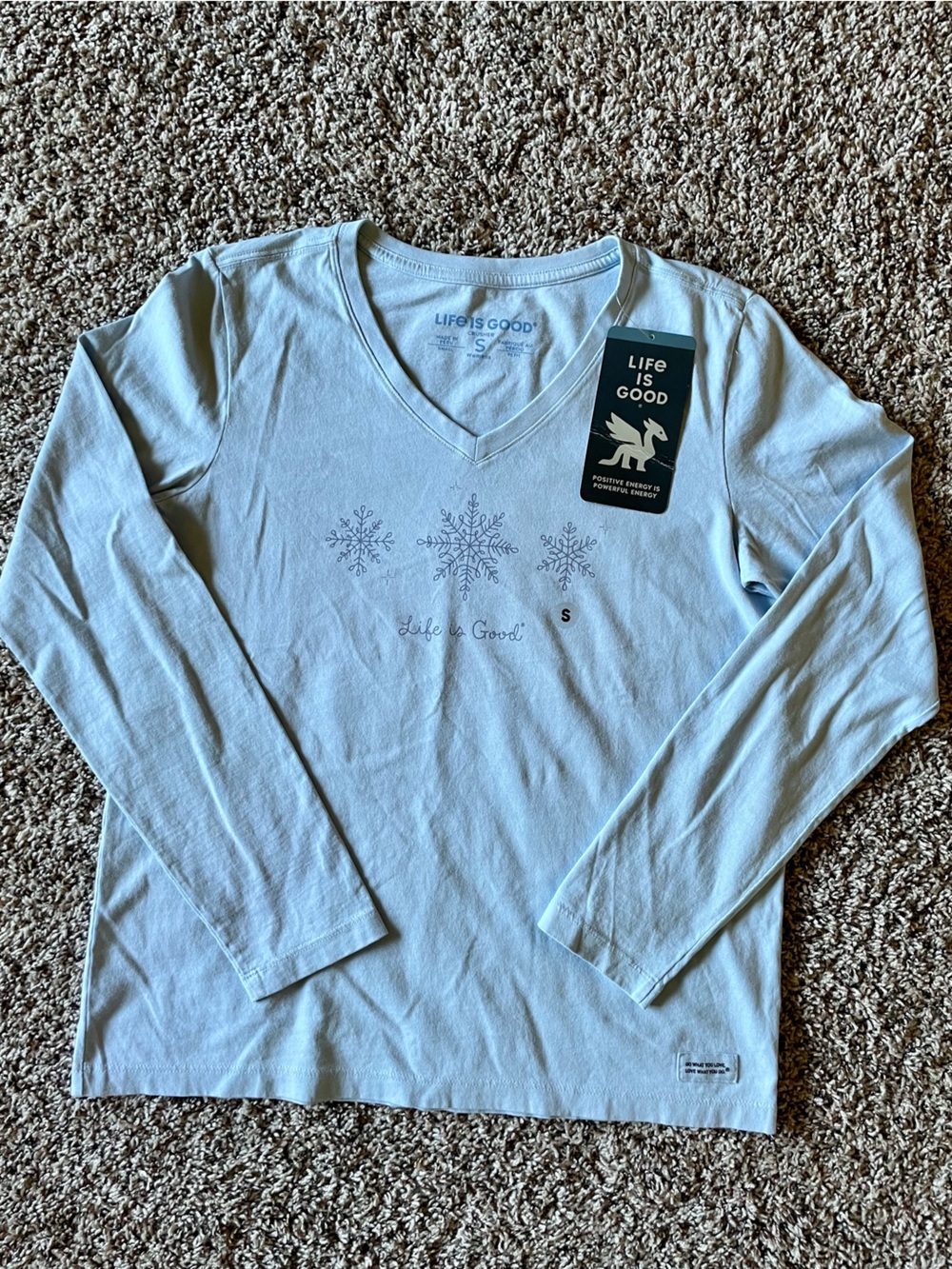 NWT Life is Good Crusher Long Sleeve V-Neck Tee Light Blue Snowflakes Size Small